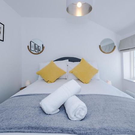 Stylish Home With Canal Views Chester Ngoại thất bức ảnh