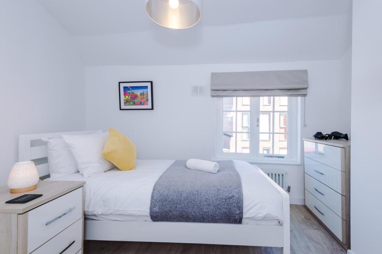 Stylish Home With Canal Views Chester Ngoại thất bức ảnh